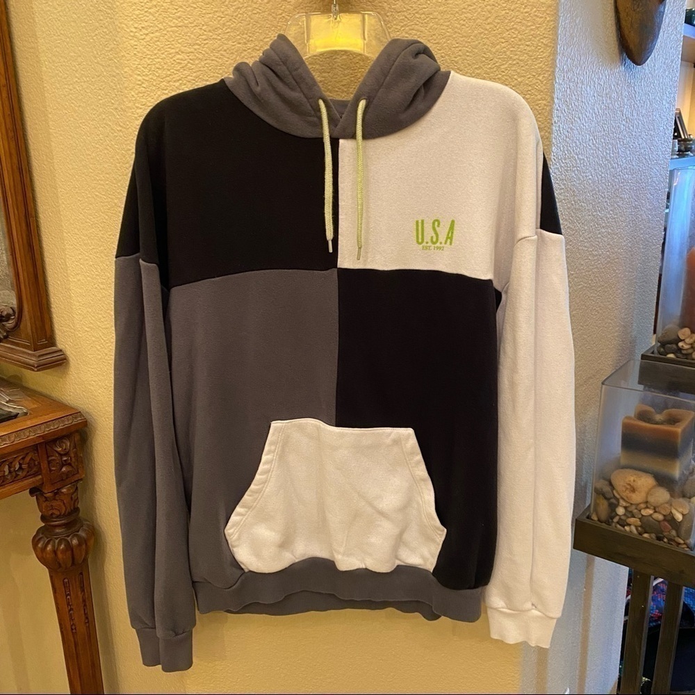 URBAN OUTFITTERS Men Color Black Hoodie Sweatshirt Size Small